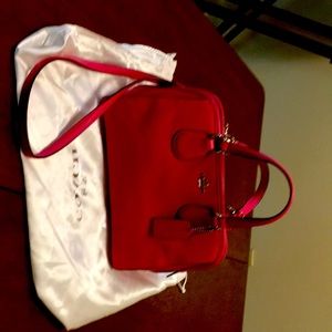 Coach handbag. Brand new. Has never been used. Perfect for the summer.